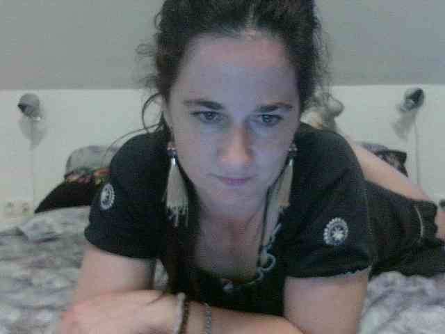 AmanelWhite webcam