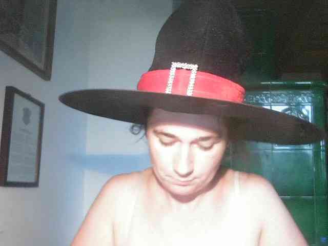 Model: AmanelWhite