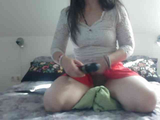 AmanelWhite webcam