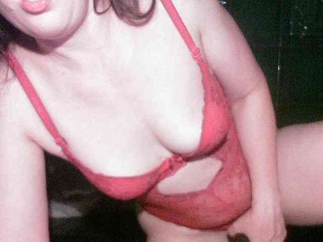 AmanelWhite webcam