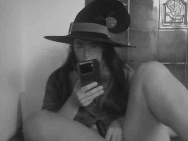 AmanelWhite webcam