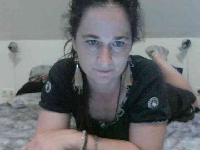AmanelWhite webcam