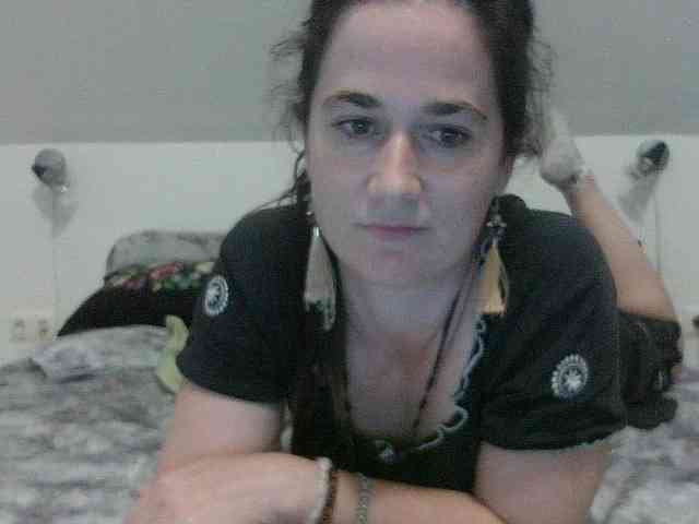 AmanelWhite webcam