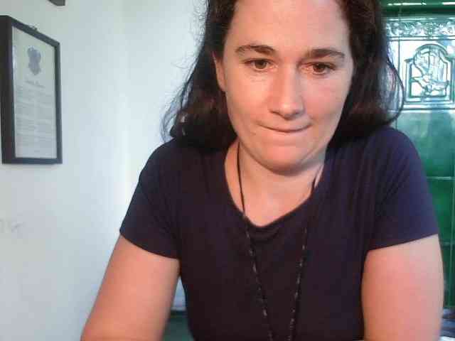 AmanelWhite webcam