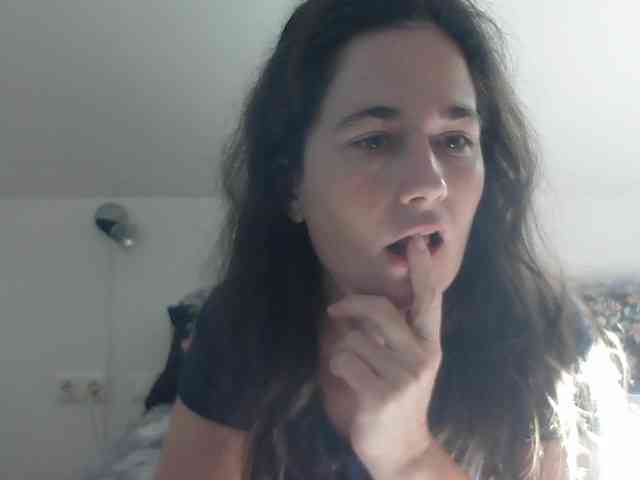 AmanelWhite webcam