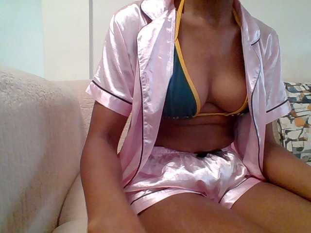 Pinky09 live cam on BongaCams