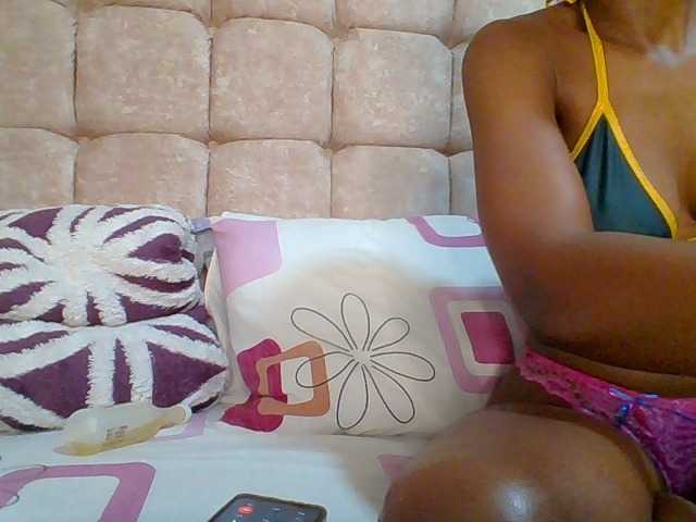 Pinky09 live cam on BongaCams