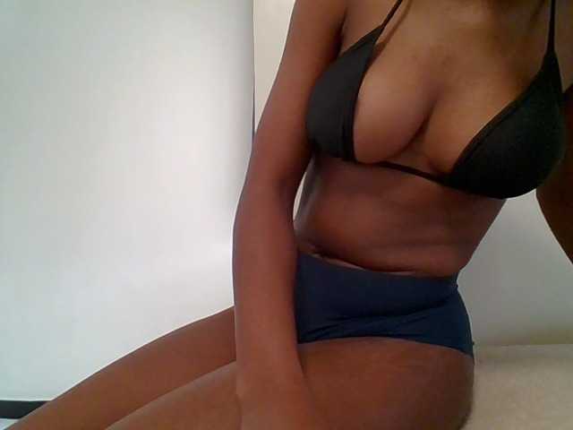 Pinky09 live cam on BongaCams