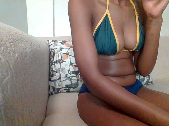 Pinky09 live cam on BongaCams