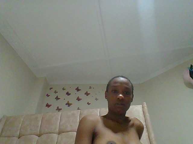 Pinky09 live cam on BongaCams