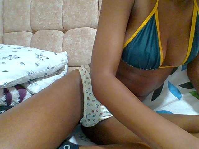 Pinky09 live cam on BongaCams
