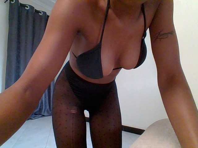 Pinky09 live cam on BongaCams