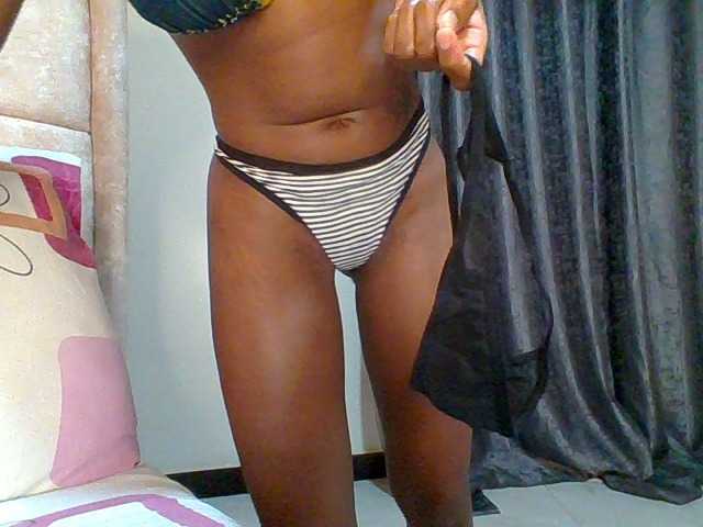 Pinky09 live cam on BongaCams