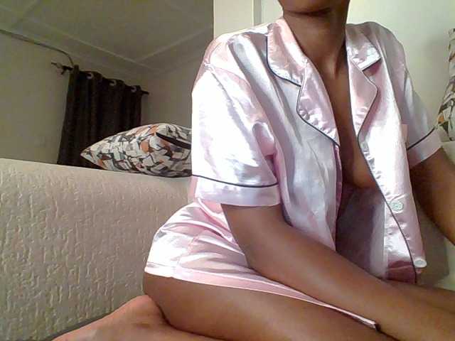 Pinky09 live cam on BongaCams