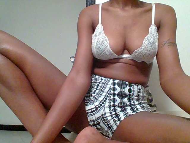 Pinky09 live cam on BongaCams