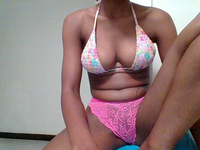 Pinky09 live cam on BongaCams