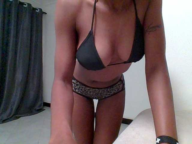 Pinky09 live cam on BongaCams