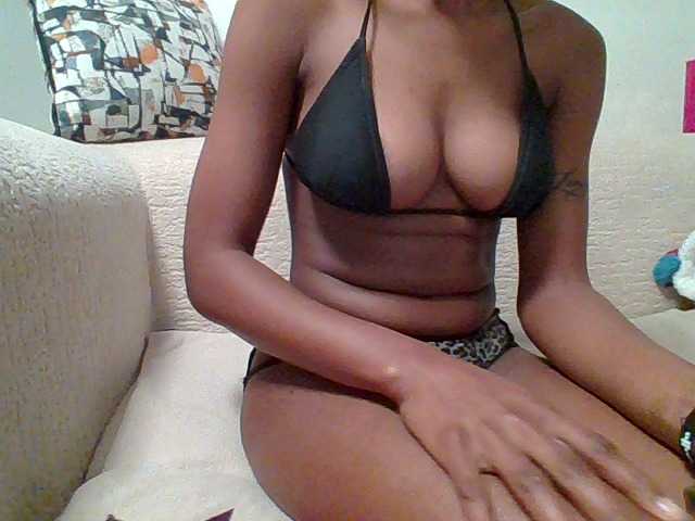 Pinky09 live cam on BongaCams