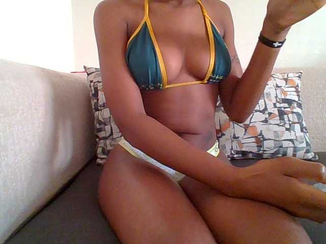 Pinky09 live cam on BongaCams