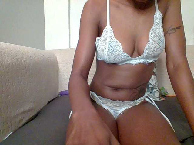Pinky09 live cam on BongaCams