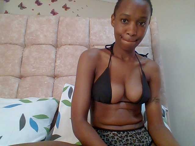 Pinky09 live cam on BongaCams