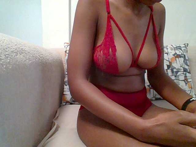 Pinky09 live cam on BongaCams