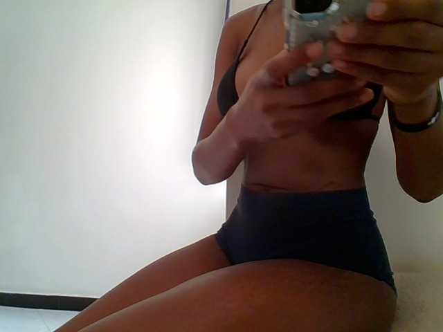 Pinky09 live cam on BongaCams
