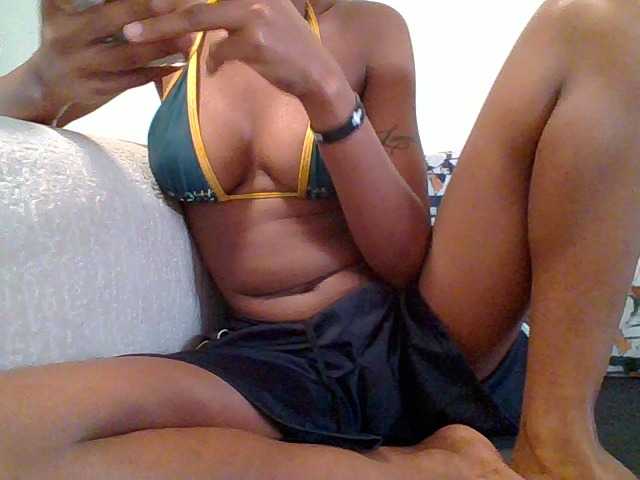 Pinky09 live cam on BongaCams