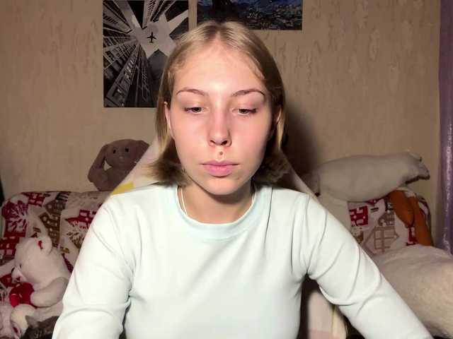 SuzetteBlair webcam