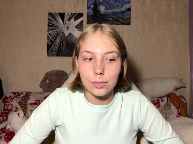 SuzetteBlair webcam