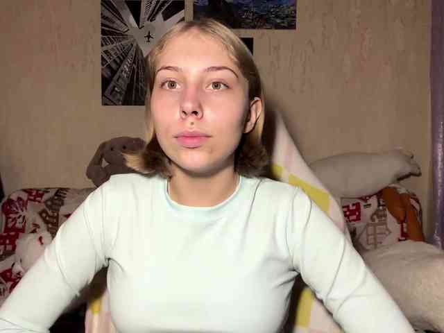 SuzetteBlair webcam