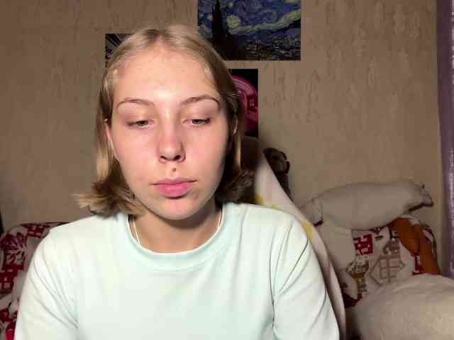 SuzetteBlair webcam