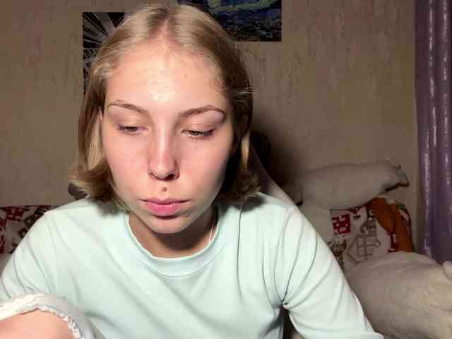 SuzetteBlair webcam