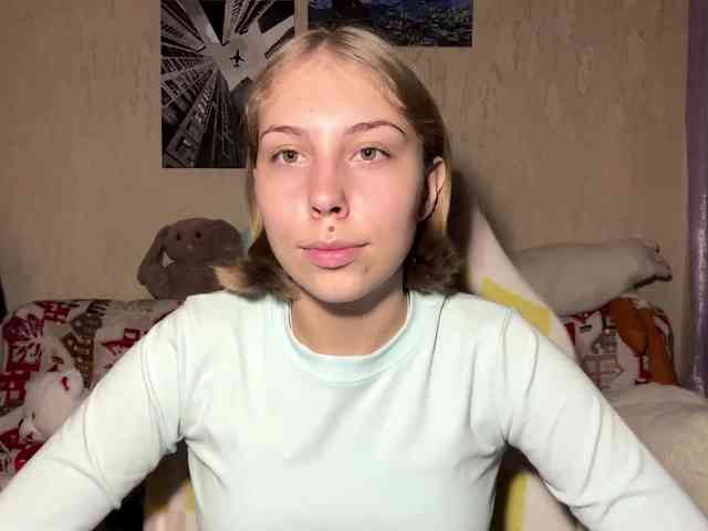 SuzetteBlair webcam