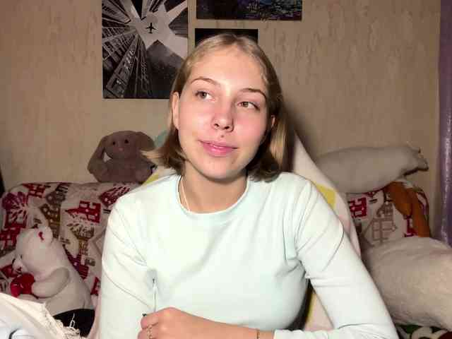 SuzetteBlair webcam