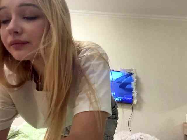 MilaGrams webcam