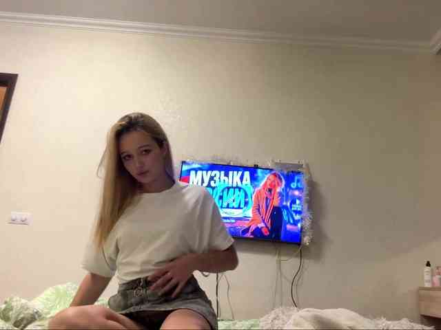 MilaGrams webcam