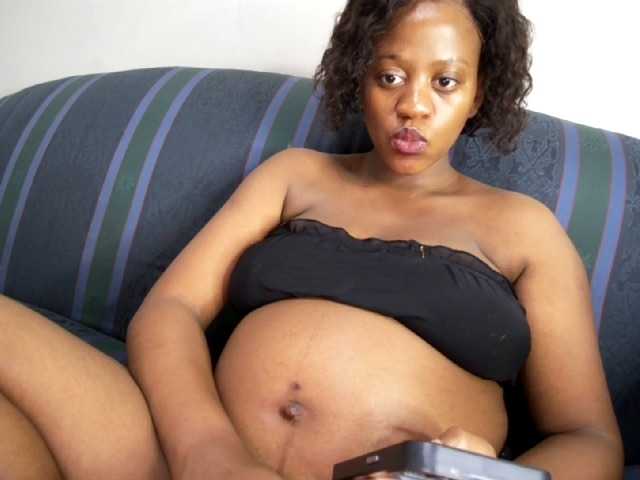 rosepreggy01 live cam on BongaCams