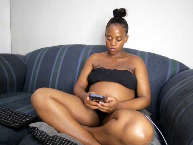 rosepreggy01 live cam on BongaCams