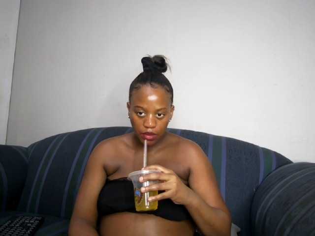 rosepreggy01 live cam on BongaCams