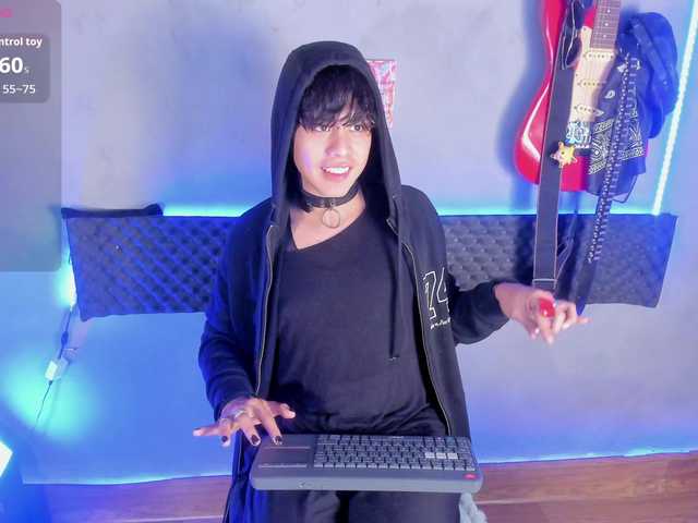 FlowerVoid — live male cam