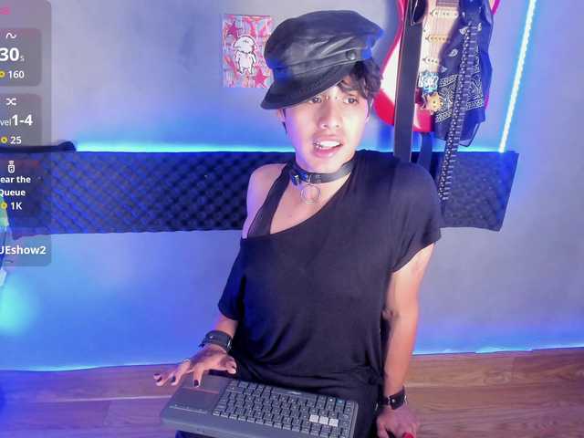 FlowerVoid — live male cam