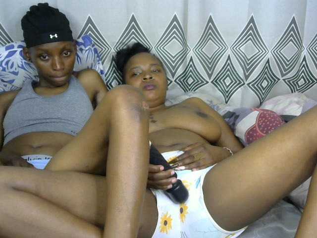 mimilovexo live cam on BongaCams