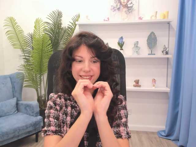 PeachMiragea live cam on BongaCams
