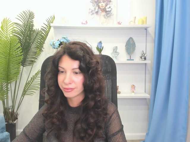 PeachMiragea live cam on BongaCams