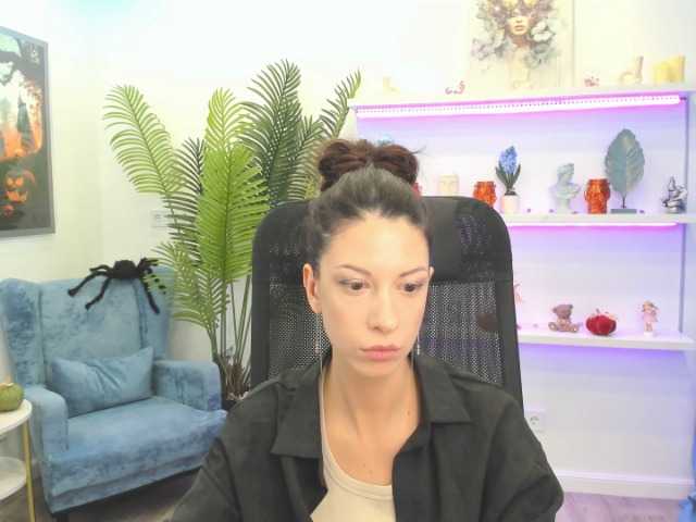 PeachMiragea live cam on BongaCams
