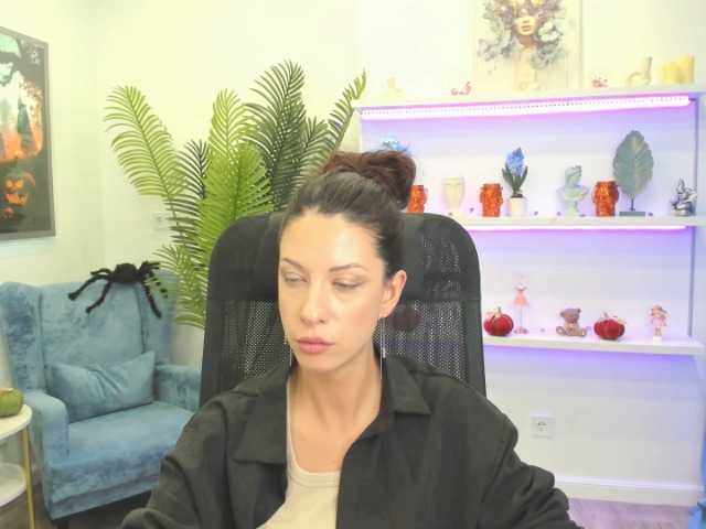 PeachMiragea live cam on BongaCams