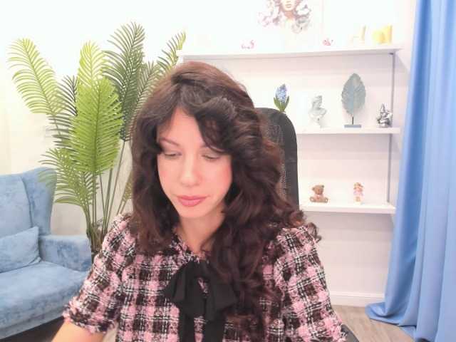 PeachMiragea live cam on BongaCams