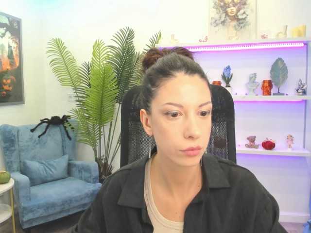 PeachMiragea live cam on BongaCams