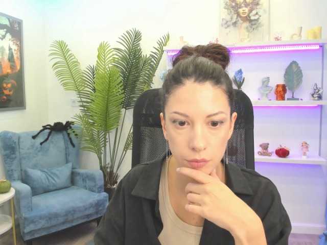 PeachMiragea live cam on BongaCams